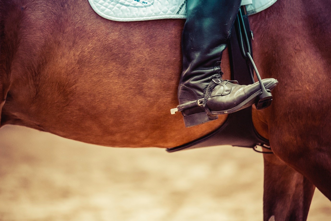 How to take good photos – close up of cowboy boot in stirrups